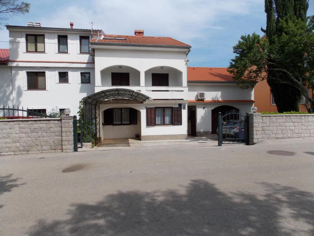 Apartments Cutic Malinska Exterior photo